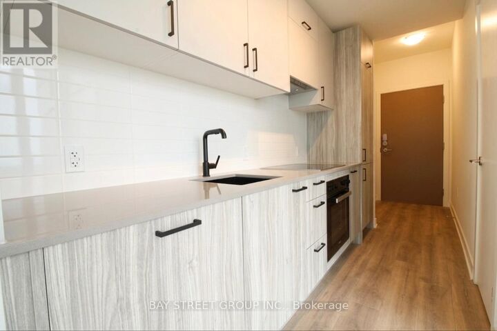 Property Photo:  5 Quarrington Lane 3011  ON M3C 0S5 