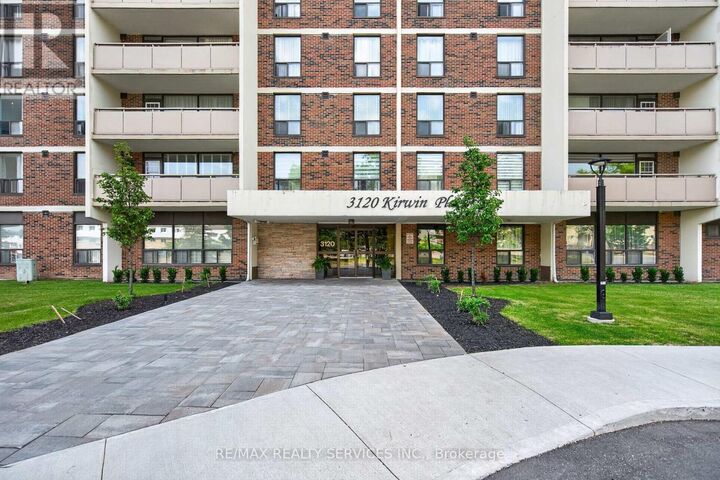 Property Photo: 3120 Kirwin Avenue 210 ON L5A 3R2