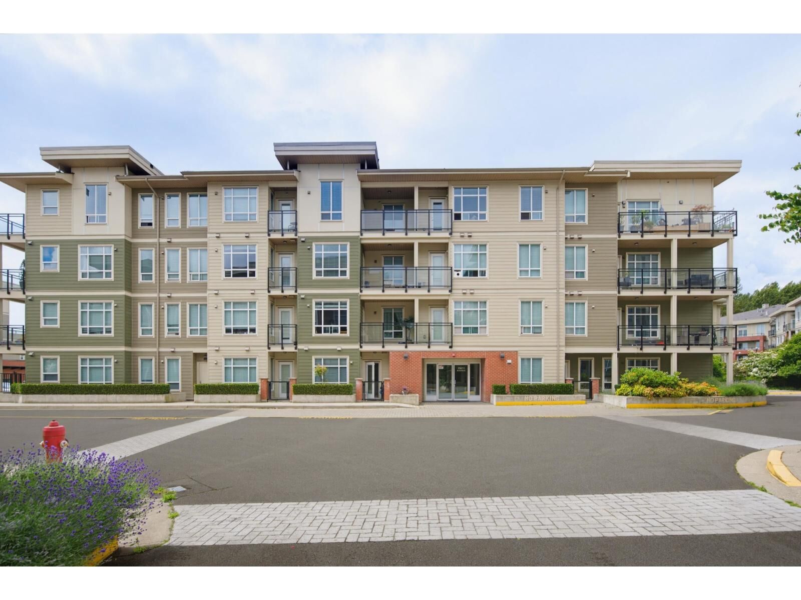 Property Photo: 20211 66 Avenue E305 BC V2Y 0L4