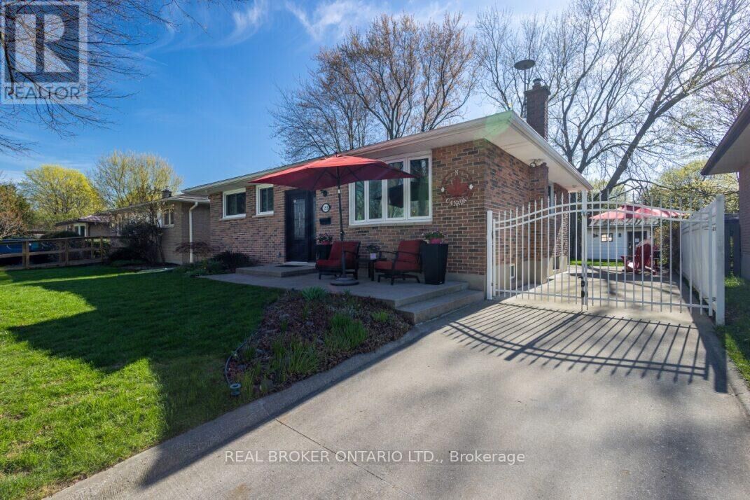 Property Photo:  153 Baffin Road  ON N5V 1G2 