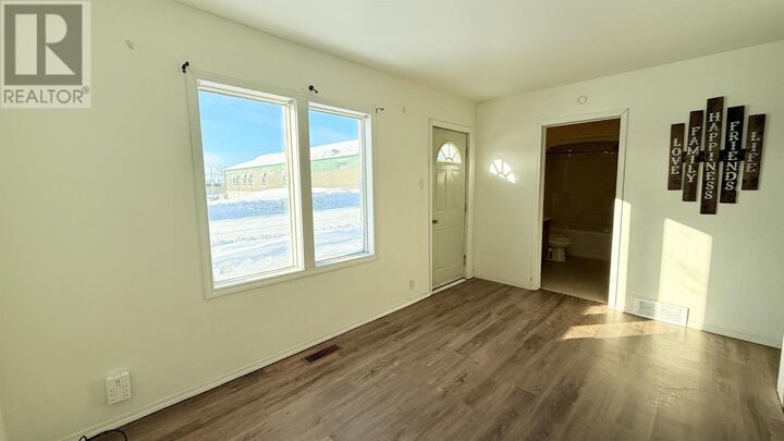 Property Photo:  38 King St  ON P8T 1E8 