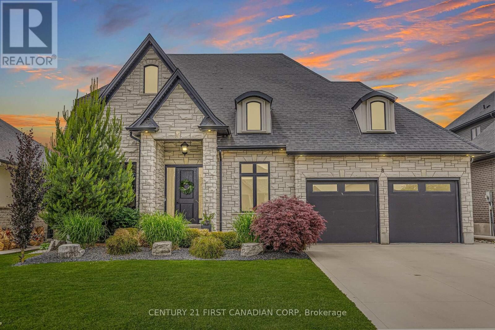 Property Photo: 8 Oscar Davis Court ON N7G 0G3