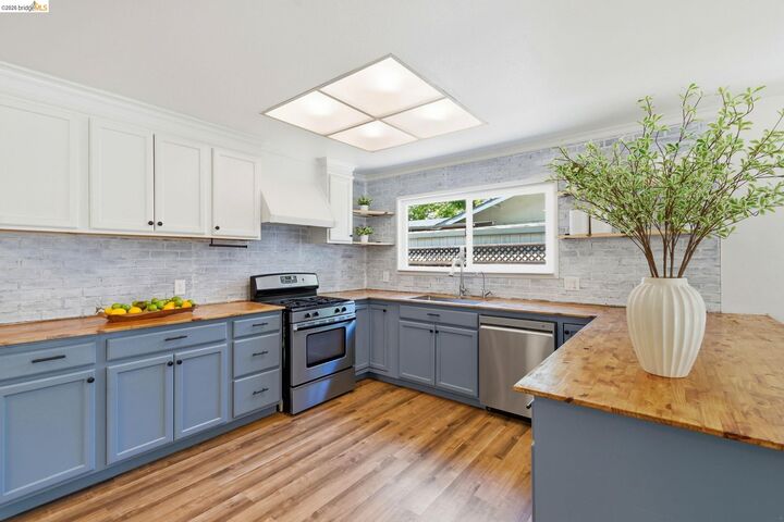 Property Photo: 224 Amherst Ct CA 95687