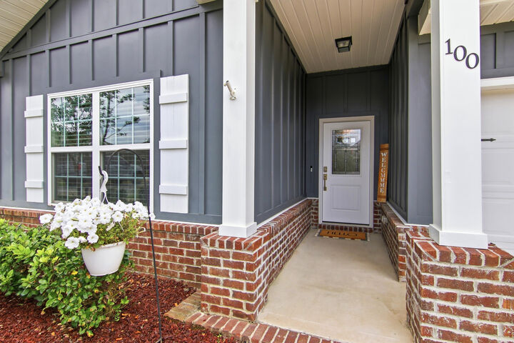 Property Photo: 100 Norwich Road FL 32439