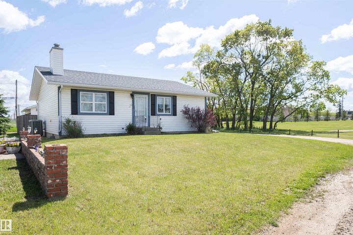 Property Photo:  10232 101 Street  AB T7P 1X9 