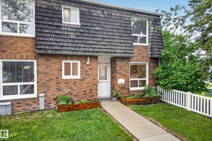 Property Photo:  6 Great Oaks  AB T8A 0V8 