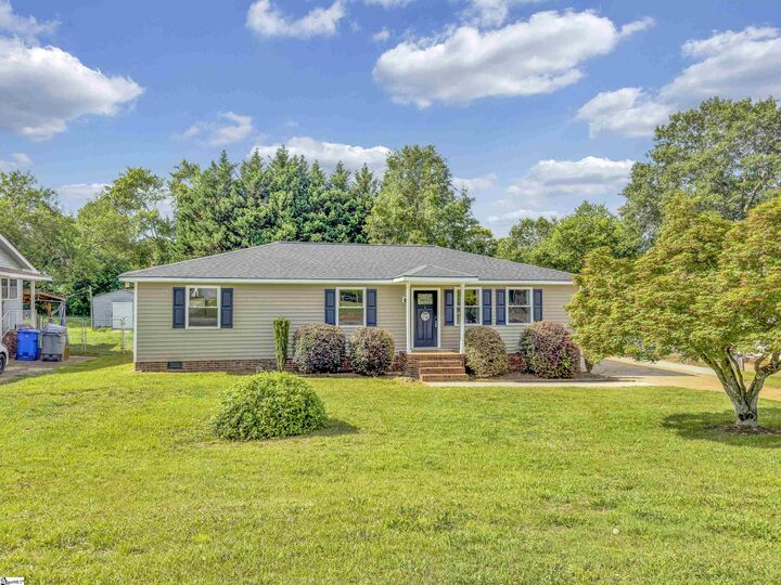 Property Photo: 15 Childress Circle SC 29617