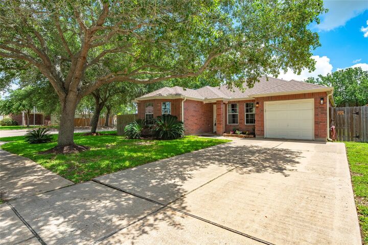 Property Photo:  5501 Rio Sabinas Street  TX 77583 