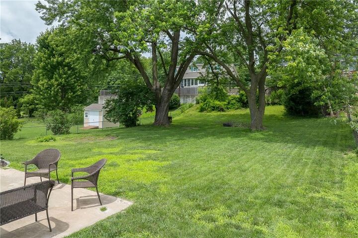 Property Photo:  1905 Rosewood Terrace  MO 64503 