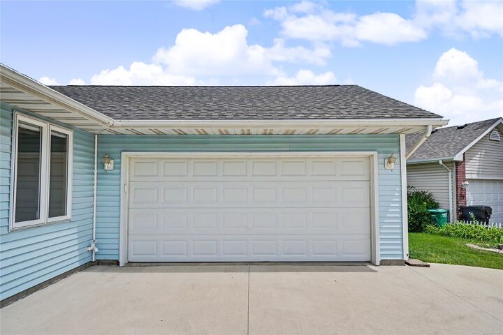 Property Photo:  604 SE Tower Court  IA 50021 