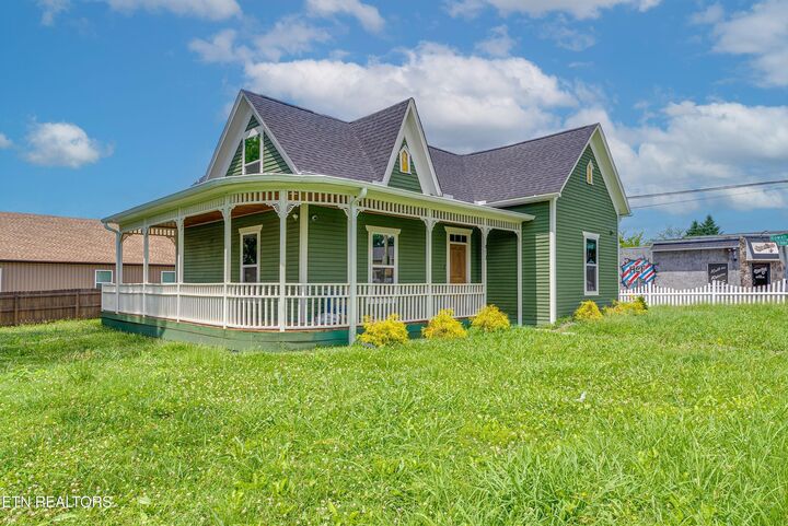 Property Photo: 413 E Inskip Drive TN 37912