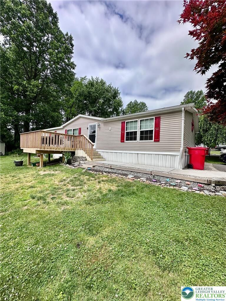Property Photo: 435 Mountain Village Drive PA 18062