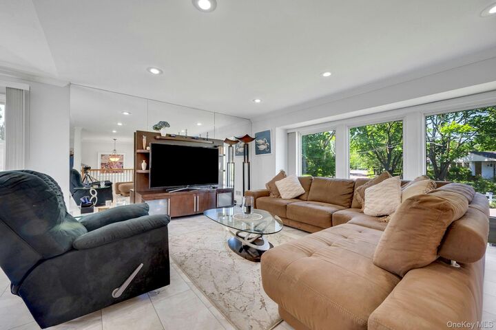Property Photo:  101 Windsor Oval  NY 10805 