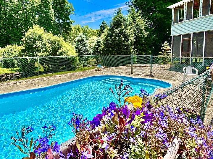 Property Photo:  6 Kipsbergen Drive  NY 12572 
