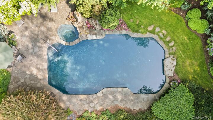 Property Photo:  17 Eastwoods Road  NY 10576 