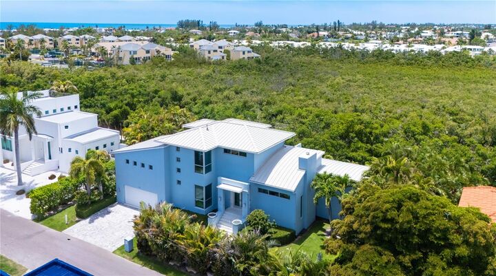 Property Photo:  705 Jungle Queen Way  FL 34228 