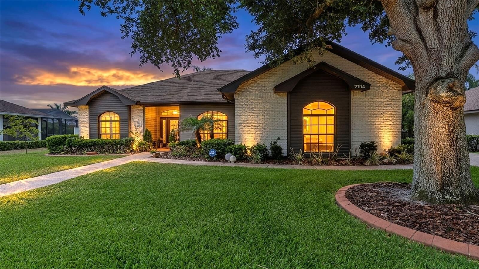 Property Photo: 2104 Longleaf Circle FL 33810
