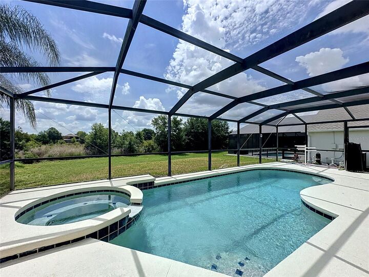 Property Photo:  822 Balmoral Drive  FL 33896 