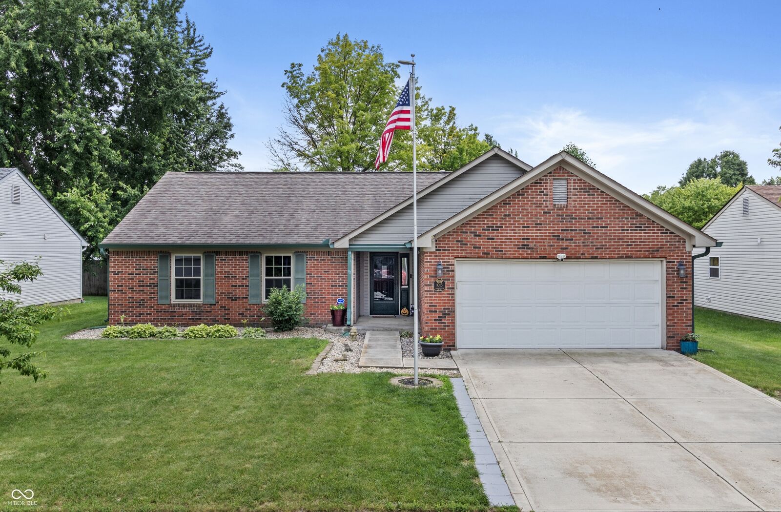 Property Photo: 1015 Candlestick Drive IN 46052