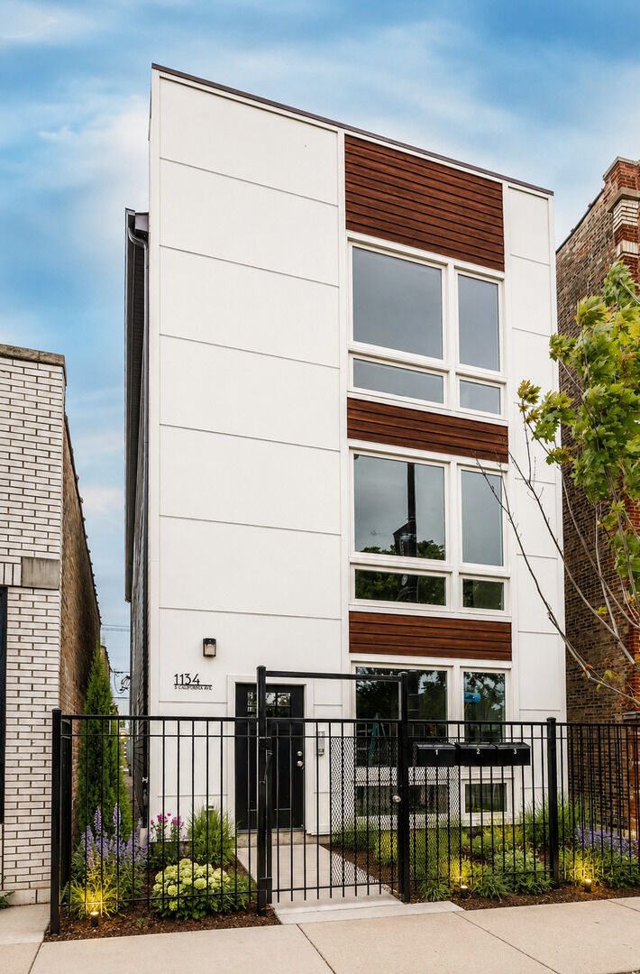 Property Photo: 1331 S Fairfield Avenue IL 60608