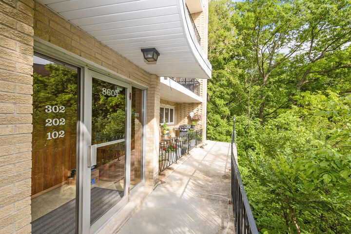 Property Photo:  8604 W 95th Place 202  IL 60457 