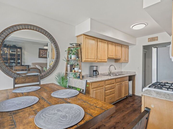 Property Photo: 306 Milton Court B IL 60108
