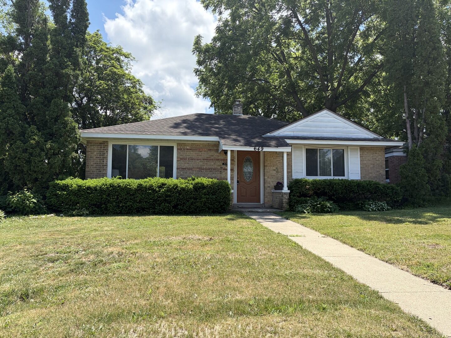 Property Photo:  649 E Rockland Road  IL 60048 