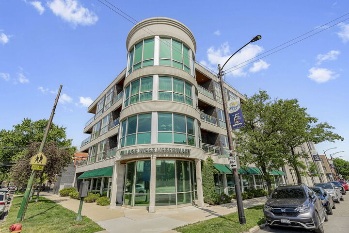 Property Photo:  2408 W Rice Street 403  IL 60622 