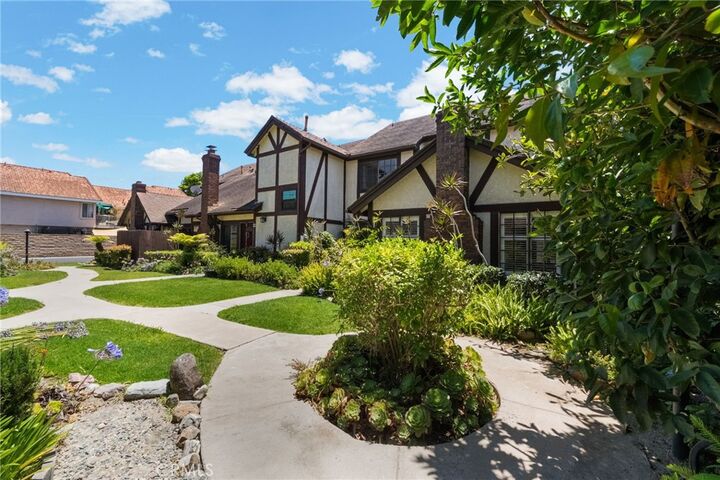 Property Photo:  543 W Wilson 7  CA 92627 