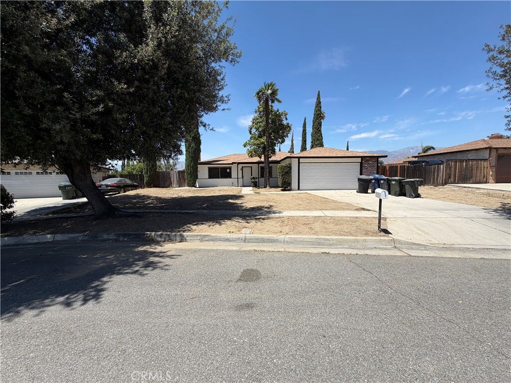 Property Photo:  813 Doyle Avenue  CA 92374 