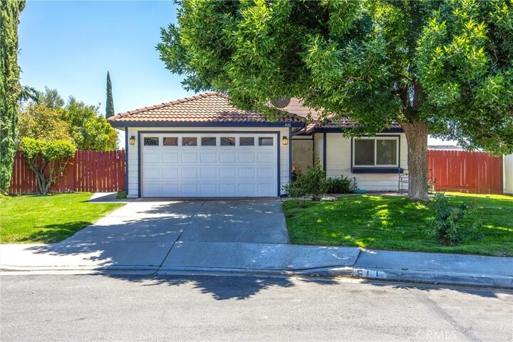 Property Photo:  511 Lois Ln  CA 92223 