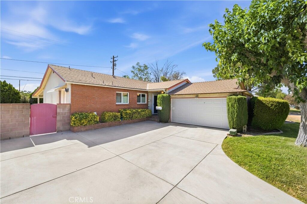 Property Photo:  44421 Lowtree Avenue  CA 93534 