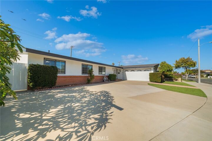 Property Photo: 5021 Vallecito Avenue CA 92683