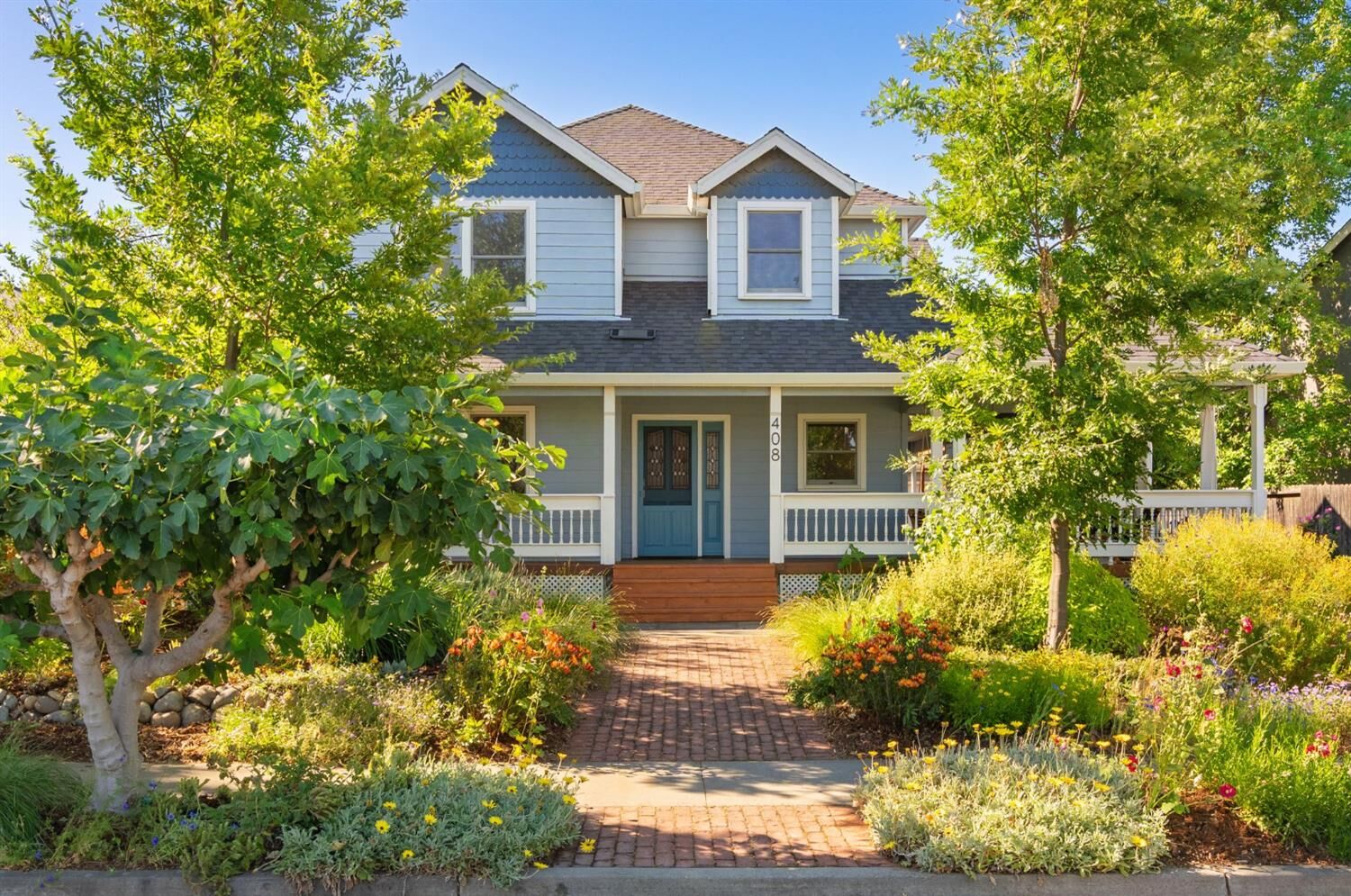 Property Photo: 408 Creekside Way CA 95694