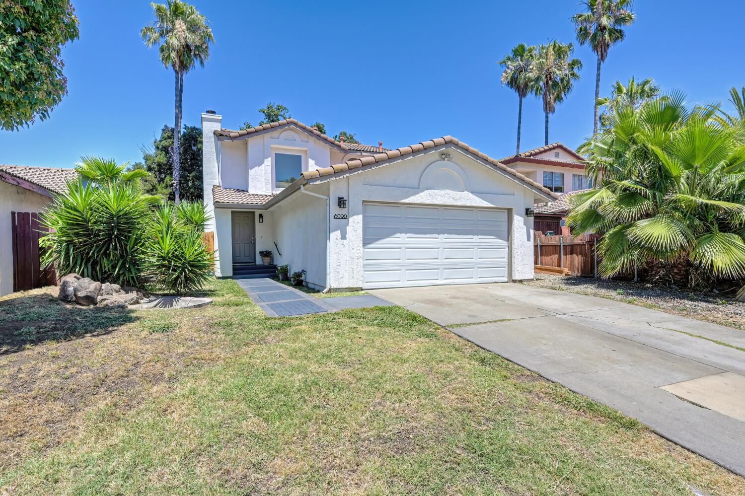 Property Photo: 8090 Calle Royale Way CA 95823