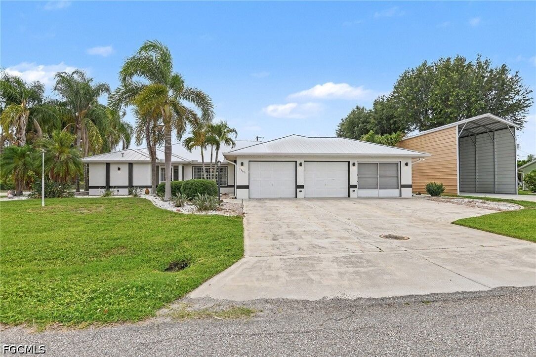 Property Photo:  23531 Dunstan Avenue  FL 33954 
