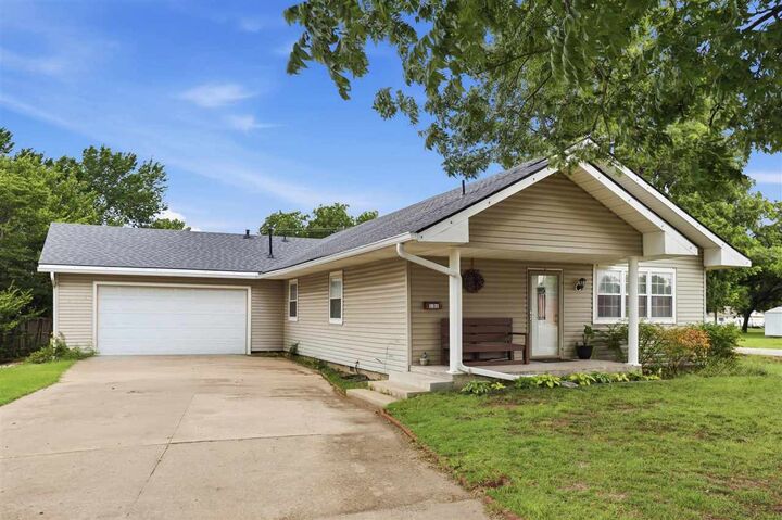 Property Photo: 131 N Maple OK 74647