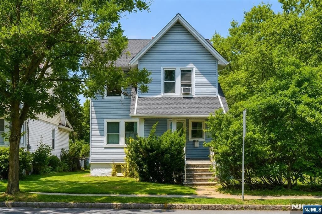 Property Photo:  122 Glenwood Avenue  NJ 07003 