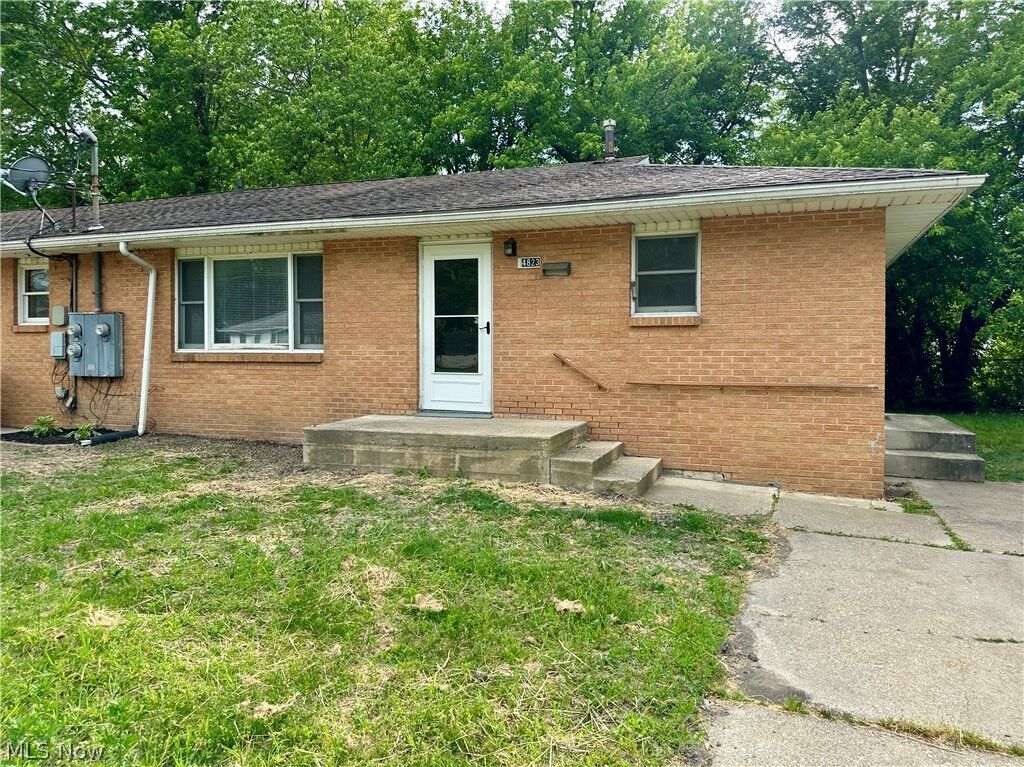 Property Photo: 4823 Dunsmore Avenue OH 44004