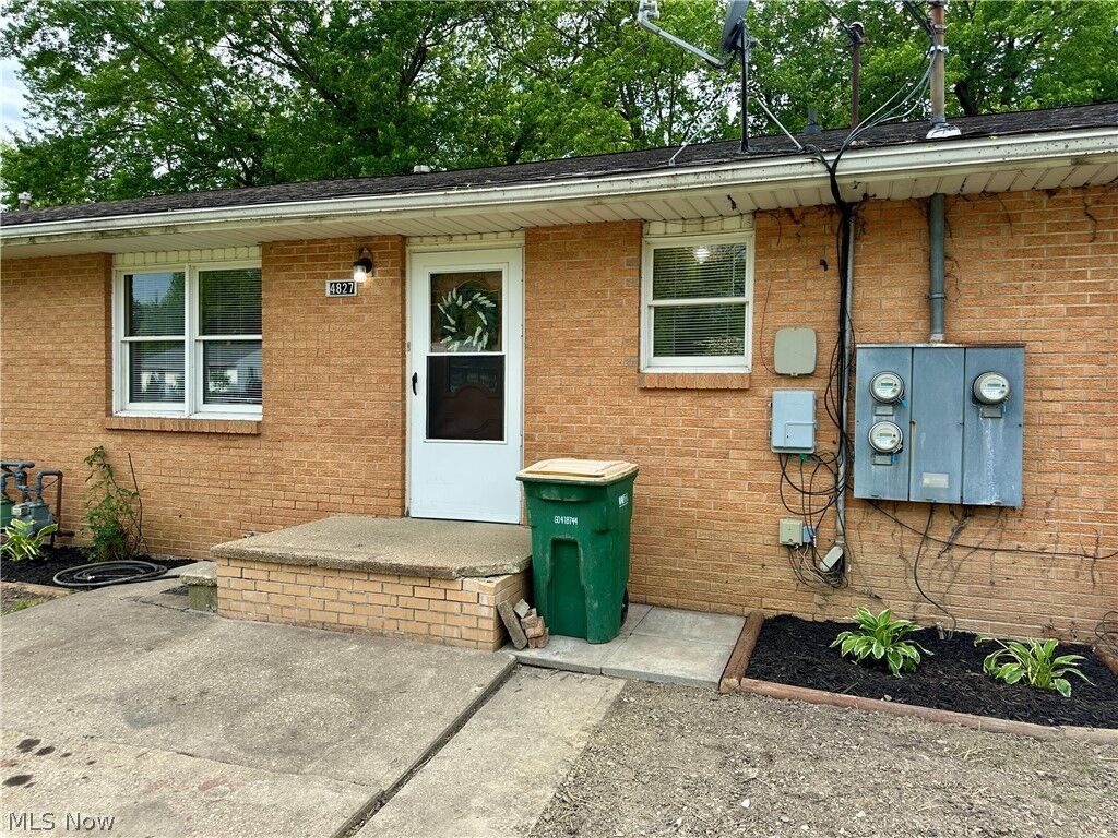 Property Photo: 4827 Dunsmore Avenue OH 44004