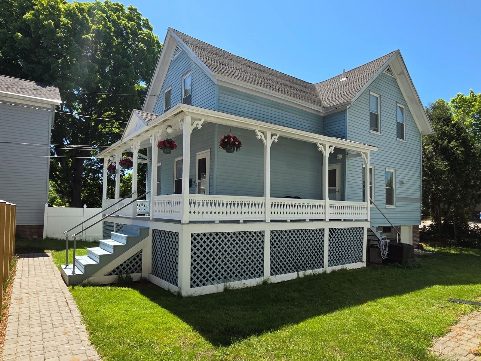Property Photo: 5 1/2 Lyndon Street NH 03301