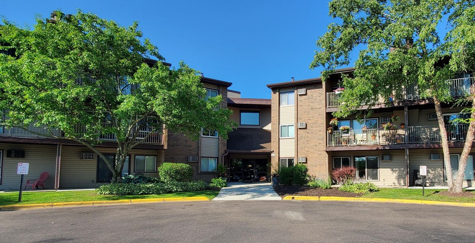 Property Photo:  3420 Golfview Drive 121  MN 55123 