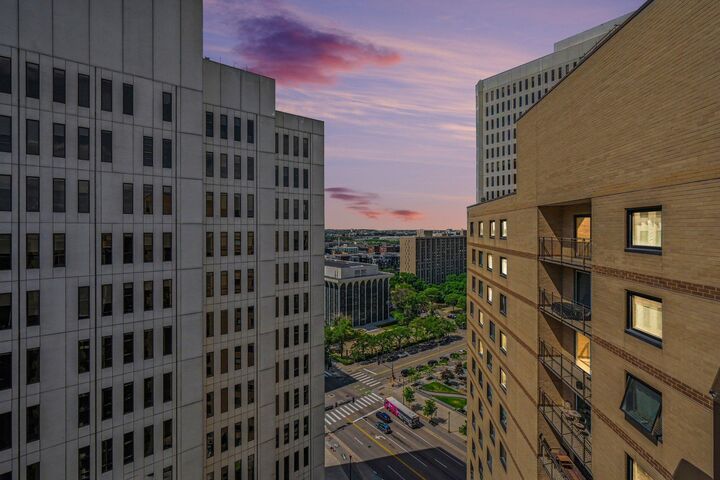 Property Photo:  121 Washington Avenue S 1911  MN 55401 