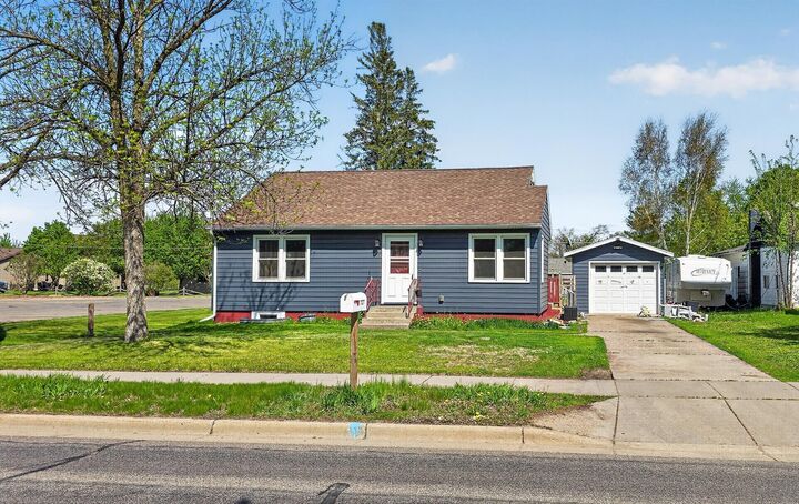Property Photo:  727 Ash Street S  MN 56378 
