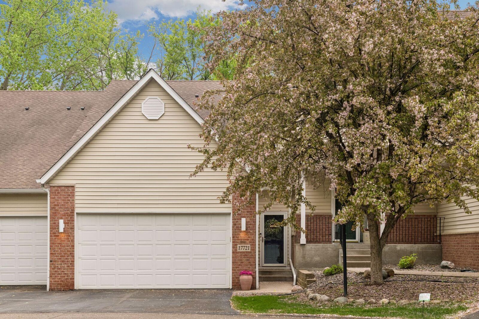 Property Photo:  17721 Southridge Court  MN 55345 