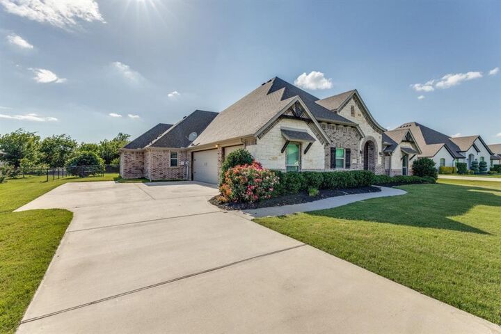 Property Photo: 1310 Oliver Creek Drive TX 76247