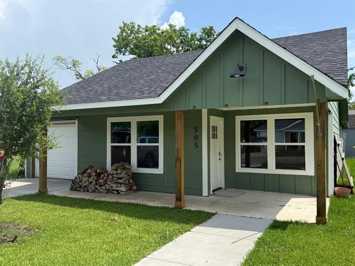 Property Photo: 505 Thomas Street TX 75160