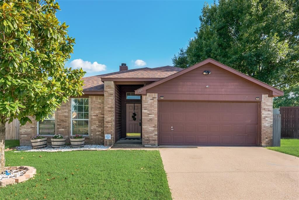 Property Photo:  103 Comfort Court  TX 75165 