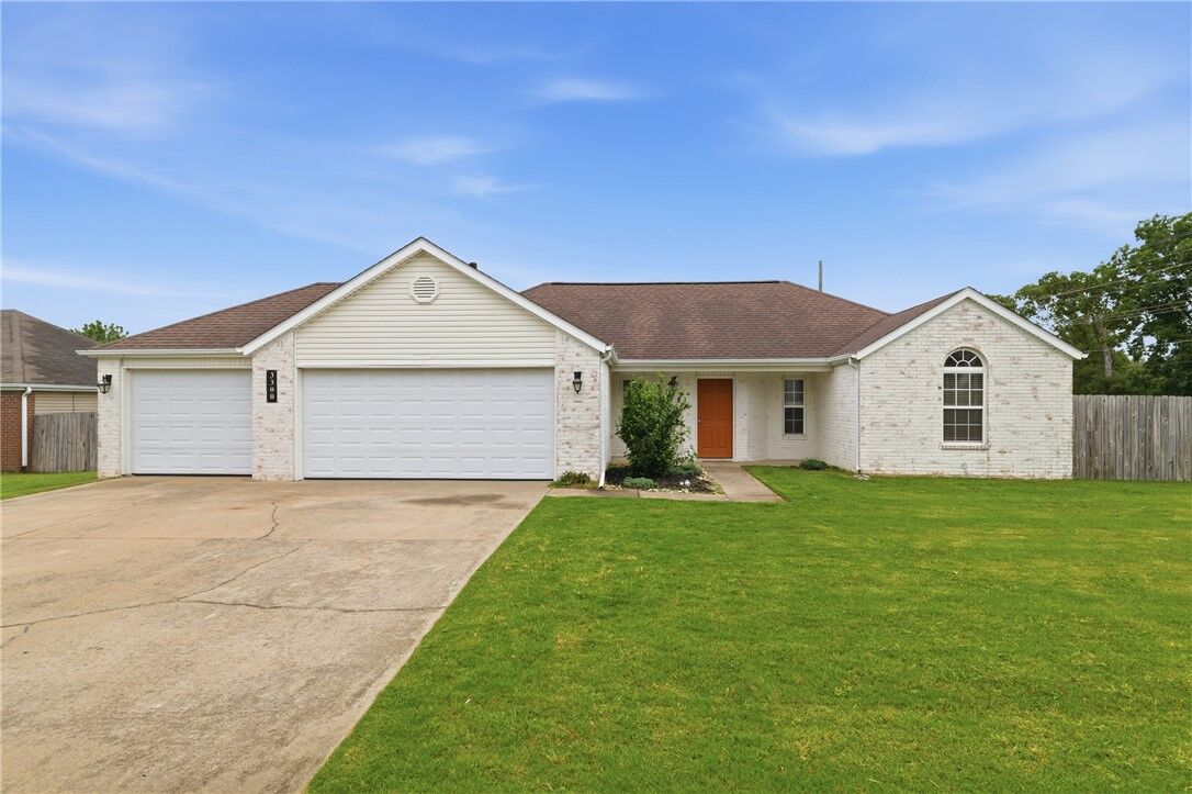 Property Photo:  3300 SW Elm Manor Avenue  AR 72712 