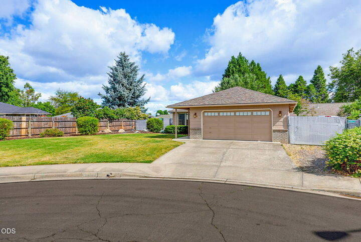 Property Photo: 1330 Franklin Court OR 97501